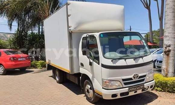 Buy Used Toyota Dyna White Truck in Lusaka in Zambia