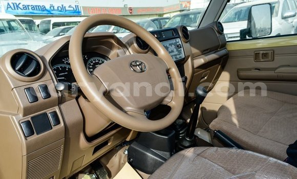 Acheter Import Voiture Toyota Land Cruiser Beige à Import - Dubai, Zambie Acheter Import Voiture Toyota Land Cruiser Beige à Import - Dubai, Zambie
