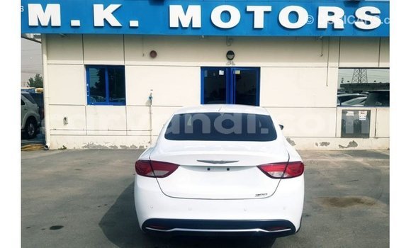 Nunua Imported Chrysler 200 Nyeupe Gari ndani ya Import - Dubai nchini Zambia Nunua Imported Chrysler 200 Nyeupe Gari ndani ya Import - Dubai nchini Zambia