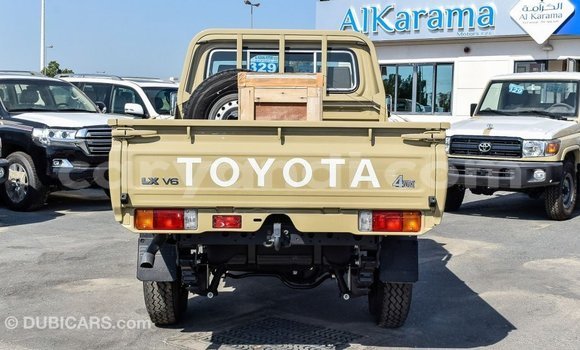 Acheter Import Voiture Toyota Land Cruiser Beige à Import - Dubai, Zambie Acheter Import Voiture Toyota Land Cruiser Beige à Import - Dubai, Zambie