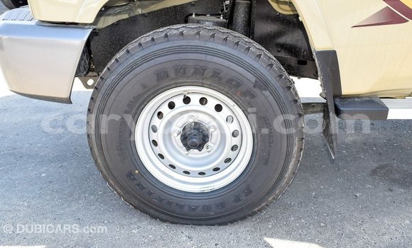 Acheter Import Voiture Toyota Land Cruiser Beige à Import - Dubai, Zambie Acheter Import Voiture Toyota Land Cruiser Beige à Import - Dubai, Zambie