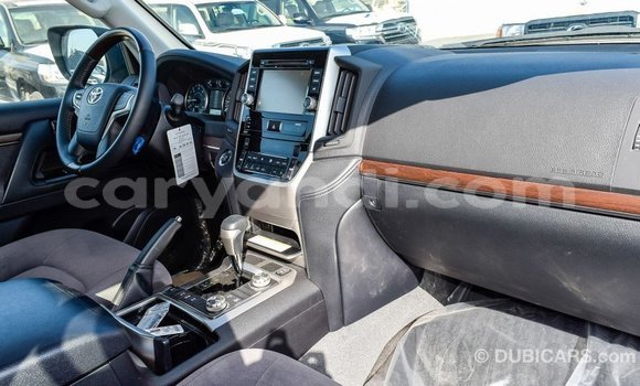 Acheter Import Voiture Toyota Land Cruiser Blanc à Import - Dubai, Zambie Acheter Import Voiture Toyota Land Cruiser Blanc à Import - Dubai, Zambie