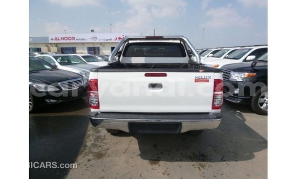 Nunua Imported Toyota Hilux Nyeupe Gari ndani ya Import - Dubai nchini Zambia Nunua Imported Toyota Hilux Nyeupe Gari ndani ya Import - Dubai nchini Zambia
