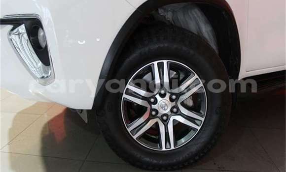 Acheter Occasion Voiture Toyota Fortuner Blanc à Lusaka, Zambie Acheter Occasion Voiture Toyota Fortuner Blanc à Lusaka, Zambie