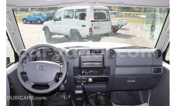 Acheter Import Voiture Toyota Land Cruiser Blanc à Import - Dubai, Zambie Acheter Import Voiture Toyota Land Cruiser Blanc à Import - Dubai, Zambie