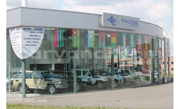 Acheter Import Voiture Toyota Land Cruiser Blanc à Import - Dubai, Zambie Acheter Import Voiture Toyota Land Cruiser Blanc à Import - Dubai, Zambie