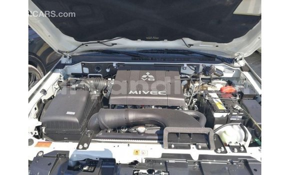 Buy Import Mitsubishi Pajero White Car in Import - Dubai in Zambia Buy Import Mitsubishi Pajero White Car in Import - Dubai in Zambia