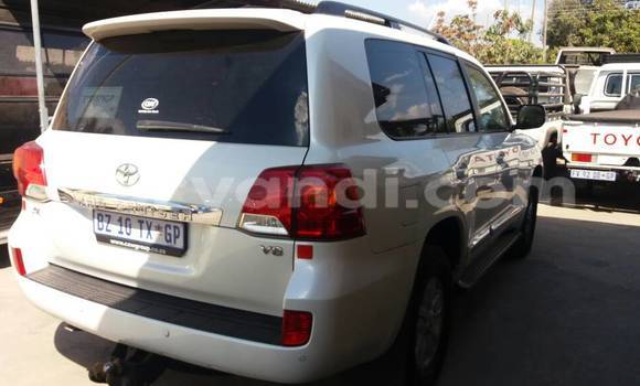 Buy Used Toyota Land Cruiser White Car in Lusaka in Zambia Buy Used Toyota Land Cruiser White Car in Lusaka in Zambia