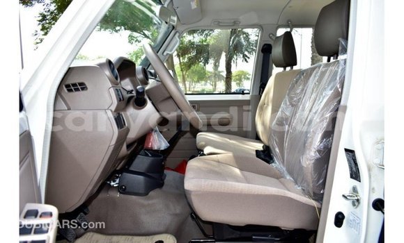 Buy Import Toyota Land Cruiser White Car in Import - Dubai in Zambia Buy Import Toyota Land Cruiser White Car in Import - Dubai in Zambia