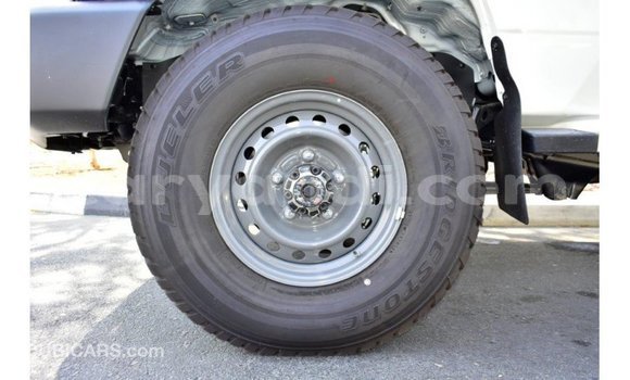 Buy Import Toyota Land Cruiser White Car in Import - Dubai in Zambia Buy Import Toyota Land Cruiser White Car in Import - Dubai in Zambia