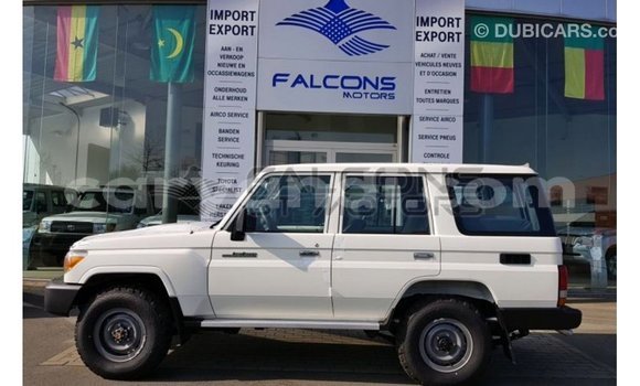Acheter Import Voiture Toyota Land Cruiser Blanc à Import - Dubai, Zambie Acheter Import Voiture Toyota Land Cruiser Blanc à Import - Dubai, Zambie