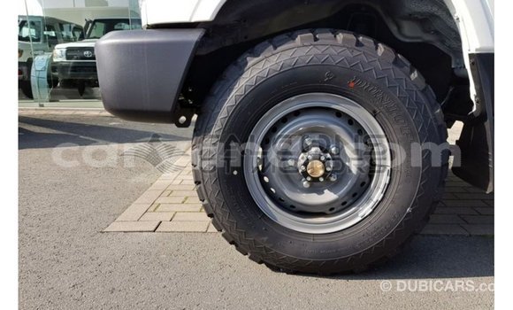 Acheter Import Voiture Toyota Land Cruiser Blanc à Import - Dubai, Zambie Acheter Import Voiture Toyota Land Cruiser Blanc à Import - Dubai, Zambie