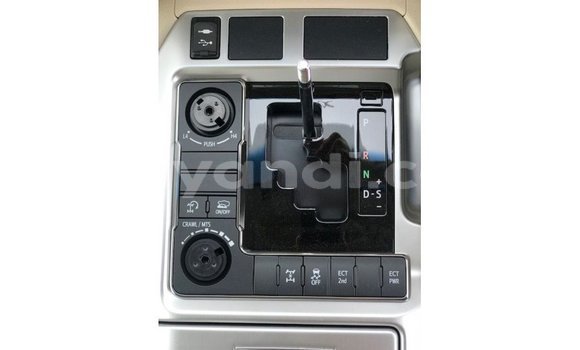 Tenga Imported Toyota Land Cruiser Chena Mota in Import - Dubai in Zambia Tenga Imported Toyota Land Cruiser Chena Mota in Import - Dubai in Zambia