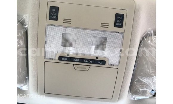 Tenga Imported Toyota Land Cruiser Chena Mota in Import - Dubai in Zambia Tenga Imported Toyota Land Cruiser Chena Mota in Import - Dubai in Zambia