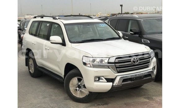 Nunua Imported Toyota Land Cruiser Nyeupe Gari ndani ya Import - Dubai nchini Zambia Nunua Imported Toyota Land Cruiser Nyeupe Gari ndani ya Import - Dubai nchini Zambia