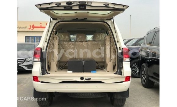 Nunua Imported Toyota Land Cruiser Nyeupe Gari ndani ya Import - Dubai nchini Zambia Nunua Imported Toyota Land Cruiser Nyeupe Gari ndani ya Import - Dubai nchini Zambia