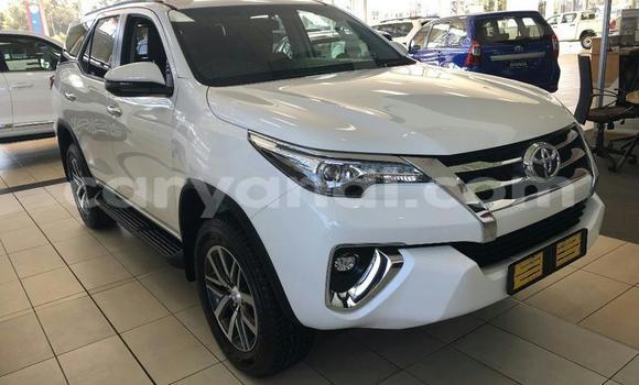 Acheter Occasion Voiture Toyota Fortuner Blanc à Livingstone, Zambie Acheter Occasion Voiture Toyota Fortuner Blanc à Livingstone, Zambie