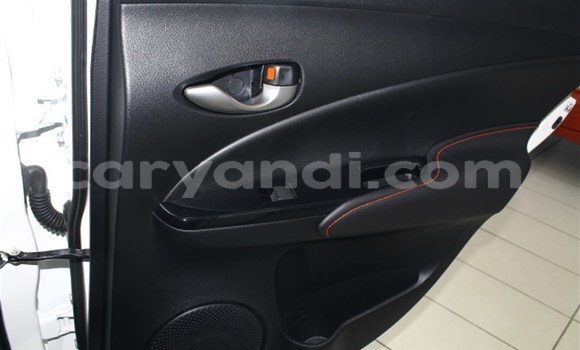 Acheter Occasion Voiture Toyota Yaris Blanc à Lusaka, Zambie Acheter Occasion Voiture Toyota Yaris Blanc à Lusaka, Zambie