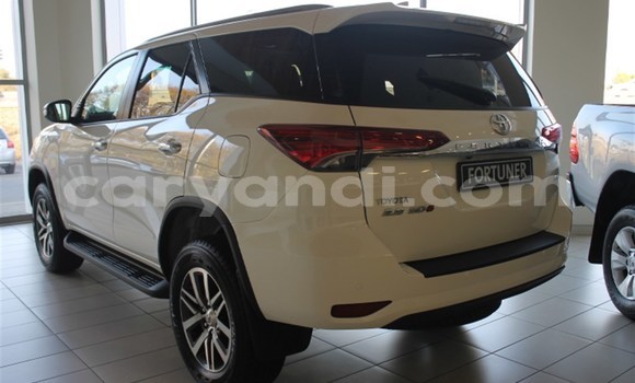 Acheter Occasion Voiture Toyota Fortuner Blanc à Lusaka, Zambie Acheter Occasion Voiture Toyota Fortuner Blanc à Lusaka, Zambie