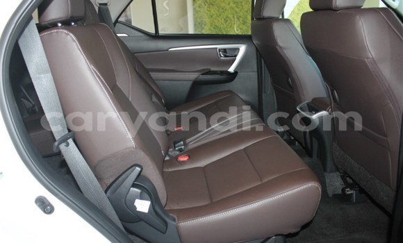 Acheter Occasion Voiture Toyota Fortuner Blanc à Lusaka, Zambie Acheter Occasion Voiture Toyota Fortuner Blanc à Lusaka, Zambie