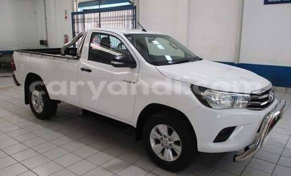 Acheter Occasion Voiture Toyota Hilux Blanc à Livingstone, Zambie Acheter Occasion Voiture Toyota Hilux Blanc à Livingstone, Zambie