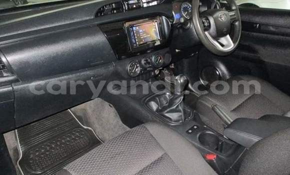 Acheter Occasion Voiture Toyota Hilux Blanc à Livingstone, Zambie Acheter Occasion Voiture Toyota Hilux Blanc à Livingstone, Zambie