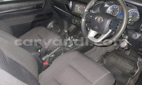 Acheter Occasion Voiture Toyota Hilux Blanc à Livingstone, Zambie Acheter Occasion Voiture Toyota Hilux Blanc à Livingstone, Zambie