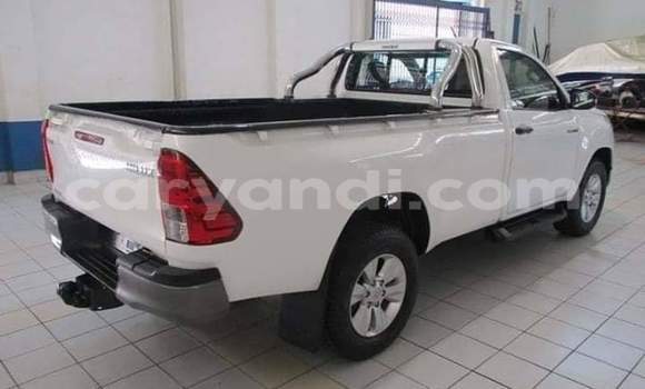 Acheter Occasion Voiture Toyota Hilux Blanc à Livingstone, Zambie Acheter Occasion Voiture Toyota Hilux Blanc à Livingstone, Zambie