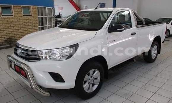 Acheter Occasion Voiture Toyota Hilux Blanc à Livingstone, Zambie Acheter Occasion Voiture Toyota Hilux Blanc à Livingstone, Zambie