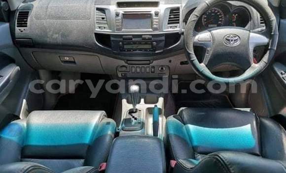 Nunua Ilio tumika Toyota Hilux Nyeupe Gari ndani ya Livingstone nchini Zambia Nunua Ilio tumika Toyota Hilux Nyeupe Gari ndani ya Livingstone nchini Zambia