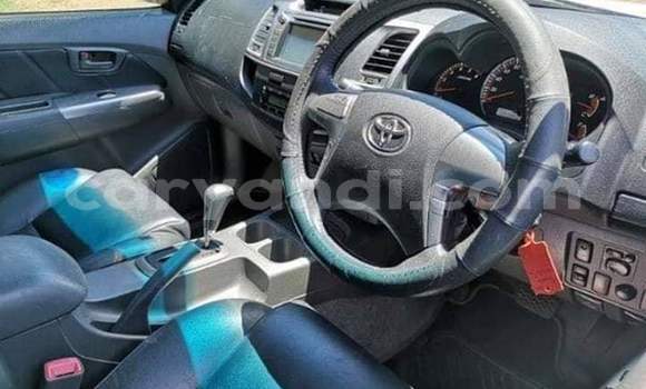 Nunua Ilio tumika Toyota Hilux Nyeupe Gari ndani ya Livingstone nchini Zambia Nunua Ilio tumika Toyota Hilux Nyeupe Gari ndani ya Livingstone nchini Zambia