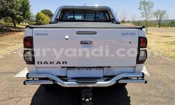 Nunua Ilio tumika Toyota Hilux Nyeupe Gari ndani ya Livingstone nchini Zambia Nunua Ilio tumika Toyota Hilux Nyeupe Gari ndani ya Livingstone nchini Zambia