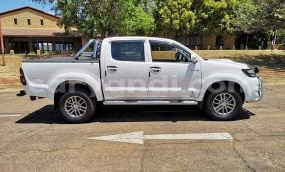 Nunua Ilio tumika Toyota Hilux Nyeupe Gari ndani ya Livingstone nchini Zambia Nunua Ilio tumika Toyota Hilux Nyeupe Gari ndani ya Livingstone nchini Zambia