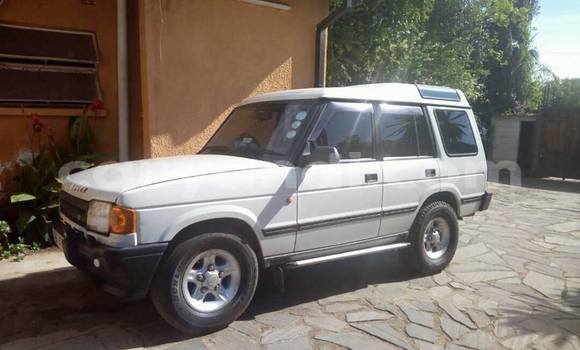 Buy Used Land Rover Discovery White Car in Lusaka in Zambia Buy Used Land Rover Discovery White Car in Lusaka in Zambia