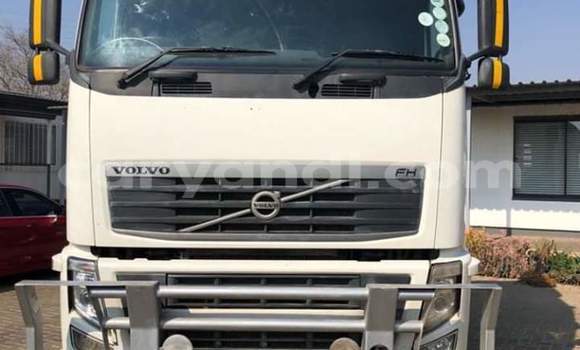 Acheter Occasion Utilitaire Volvo FL Blanc à Lusaka, Zambie Acheter Occasion Utilitaire Volvo FL Blanc à Lusaka, Zambie