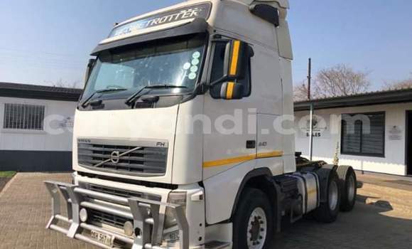 Acheter Occasion Utilitaire Volvo FL Blanc à Lusaka, Zambie Acheter Occasion Utilitaire Volvo FL Blanc à Lusaka, Zambie