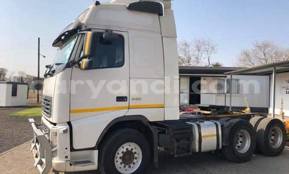 Acheter Occasion Utilitaire Volvo FL Blanc à Lusaka, Zambie Acheter Occasion Utilitaire Volvo FL Blanc à Lusaka, Zambie