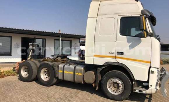 Acheter Occasion Utilitaire Volvo FL Blanc à Lusaka, Zambie Acheter Occasion Utilitaire Volvo FL Blanc à Lusaka, Zambie