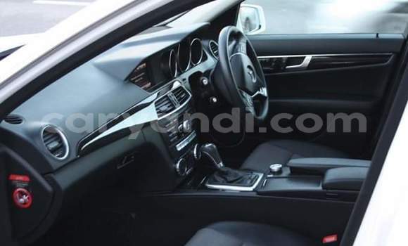 Acheter Occasion Voiture Mercedes‒Benz C–Class Blanc à Lusaka, Zambie Acheter Occasion Voiture Mercedes‒Benz C–Class Blanc à Lusaka, Zambie