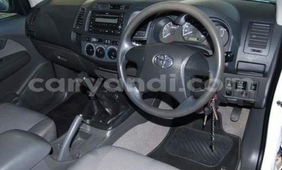 Acheter Occasion Voiture Toyota Hilux Blanc à Lusaka, Zambie Acheter Occasion Voiture Toyota Hilux Blanc à Lusaka, Zambie