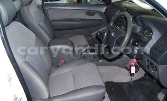 Acheter Occasion Voiture Toyota Hilux Blanc à Lusaka, Zambie Acheter Occasion Voiture Toyota Hilux Blanc à Lusaka, Zambie