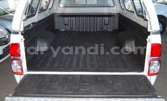 Acheter Occasion Voiture Toyota Hilux Blanc à Lusaka, Zambie Acheter Occasion Voiture Toyota Hilux Blanc à Lusaka, Zambie