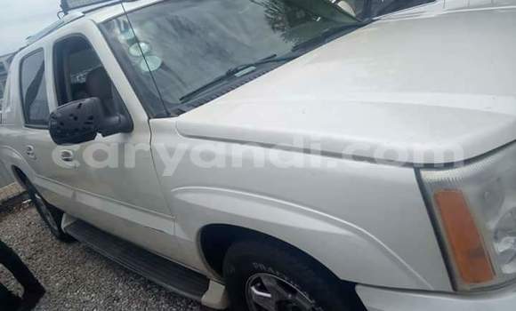 Acheter Occasion Voiture Cadillac Escalade Blanc à Lusaka, Zambie Acheter Occasion Voiture Cadillac Escalade Blanc à Lusaka, Zambie