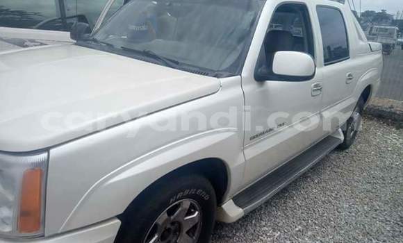 Acheter Occasion Voiture Cadillac Escalade Blanc à Lusaka, Zambie Acheter Occasion Voiture Cadillac Escalade Blanc à Lusaka, Zambie
