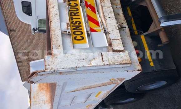 Tenga Tsaru Caterpillar 120 Chena Rori in Lusaka in Zambia Tenga Tsaru Caterpillar 120 Chena Rori in Lusaka in Zambia