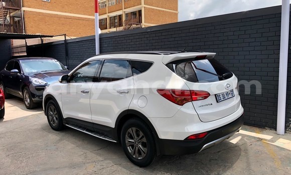Buy Used Hyundai Santa Fe White Car in Lusaka in Zambia Buy Used Hyundai Santa Fe White Car in Lusaka in Zambia
