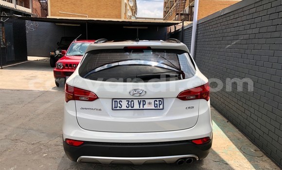 Buy Used Hyundai Santa Fe White Car in Lusaka in Zambia Buy Used Hyundai Santa Fe White Car in Lusaka in Zambia