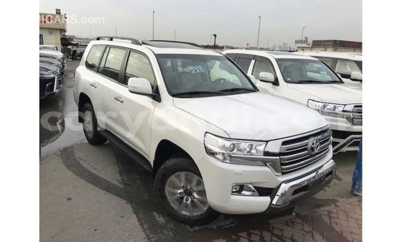 Nunua Imported Toyota Land Cruiser Nyeupe Gari ndani ya Import - Dubai nchini Zambia Nunua Imported Toyota Land Cruiser Nyeupe Gari ndani ya Import - Dubai nchini Zambia