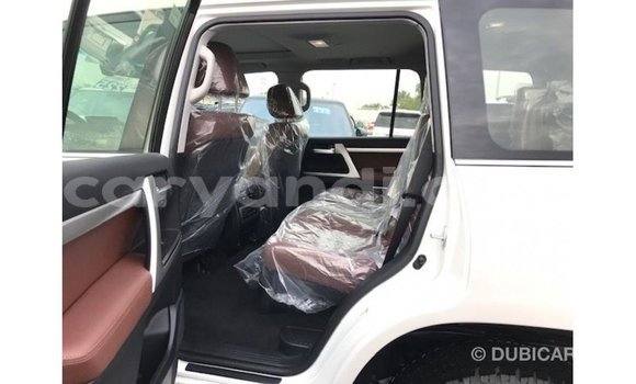 Nunua Imported Toyota Land Cruiser Nyeupe Gari ndani ya Import - Dubai nchini Zambia Nunua Imported Toyota Land Cruiser Nyeupe Gari ndani ya Import - Dubai nchini Zambia