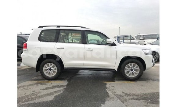 Nunua Imported Toyota Land Cruiser Nyeupe Gari ndani ya Import - Dubai nchini Zambia Nunua Imported Toyota Land Cruiser Nyeupe Gari ndani ya Import - Dubai nchini Zambia